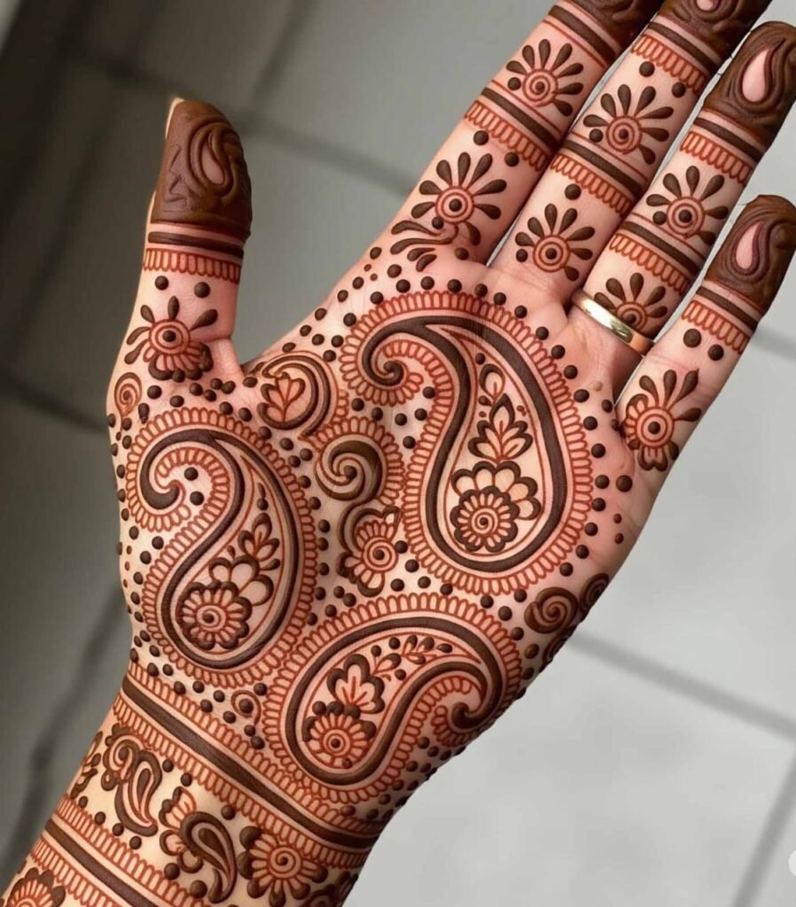 Latest trendy bail mehndi design