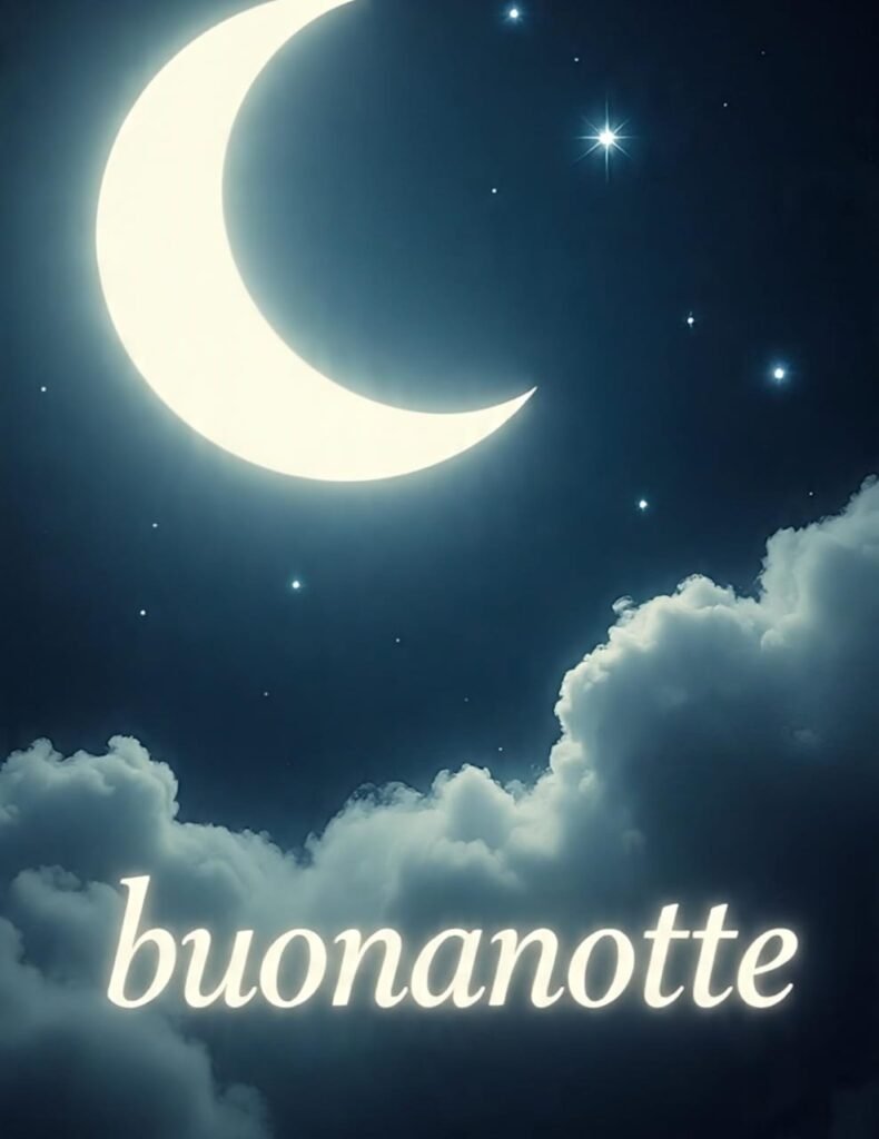 Nel cielo blu scuro, circondato dalle nuvole, brilla una luna luminosa. In basso è scritto buonanotte